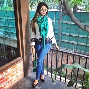 White top with Lace details